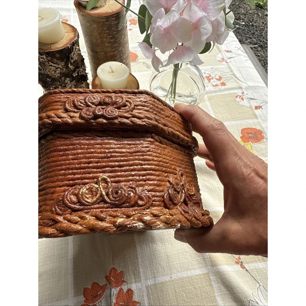 Papier-mâché & woven lacquer wedding box with inlaid stamp/JUGOSLAVIJA